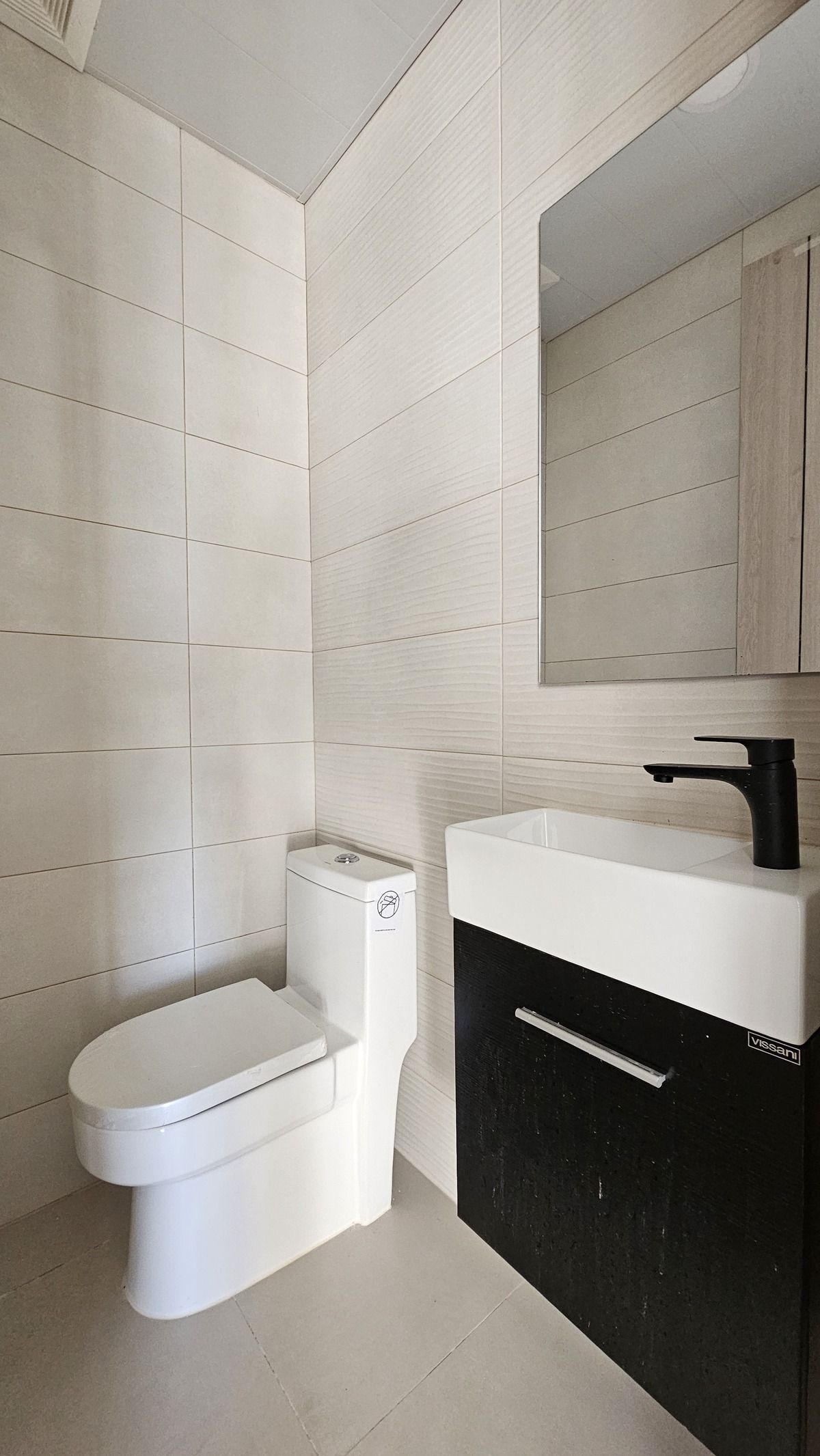 23 de 29: Baño de visitas