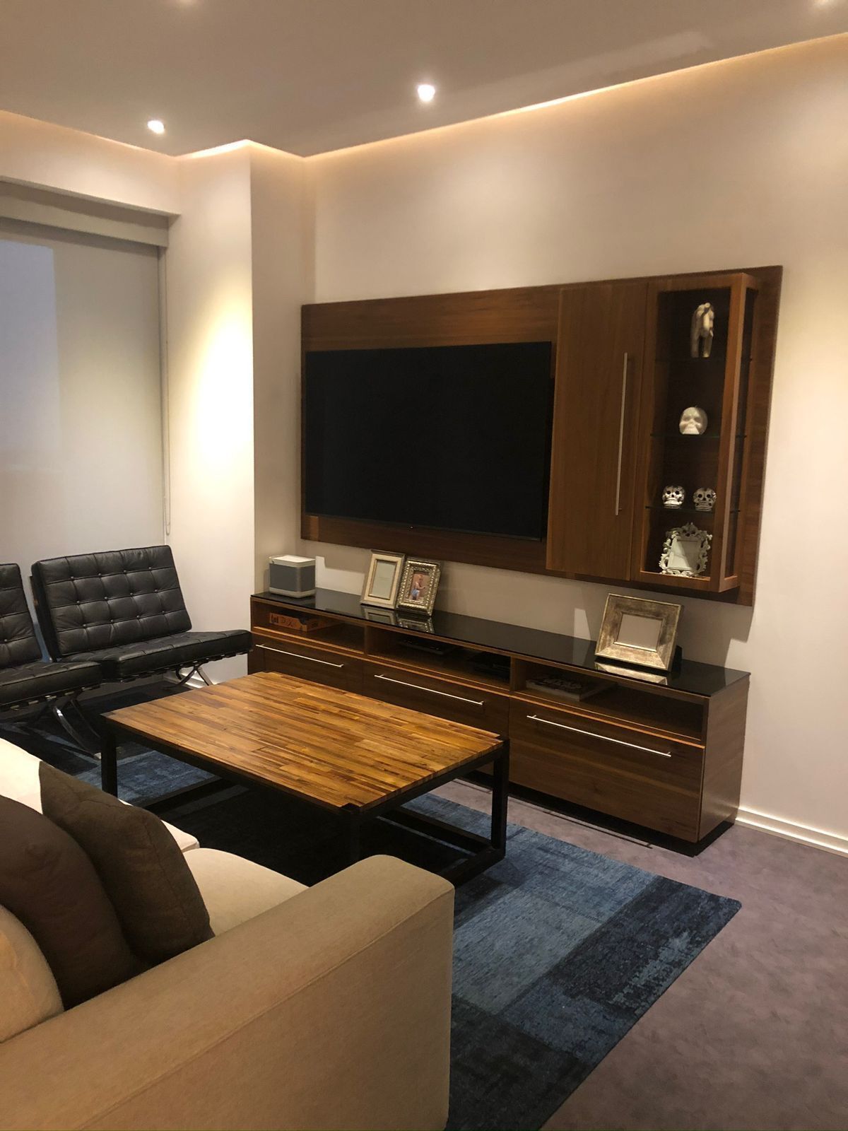 8 de 22: Sala  -mueble TV se queda