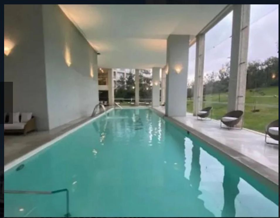 16 de 22: Alberca techada