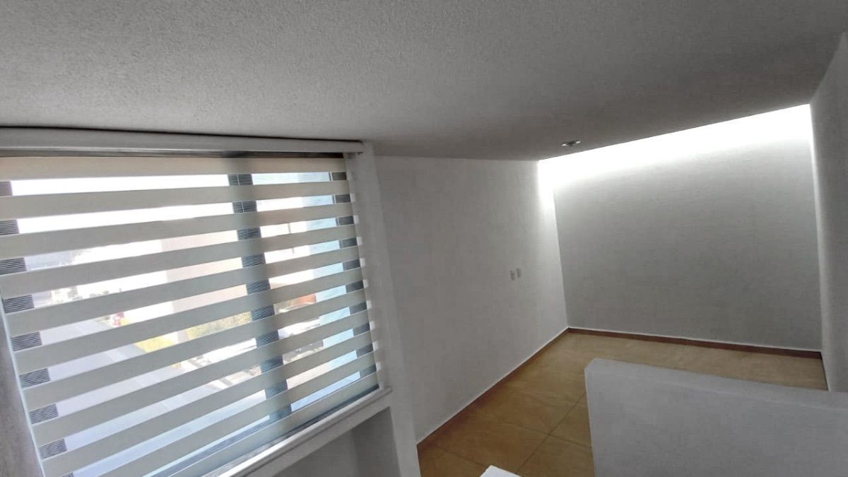 20 de 25: Estudio / Sala TV