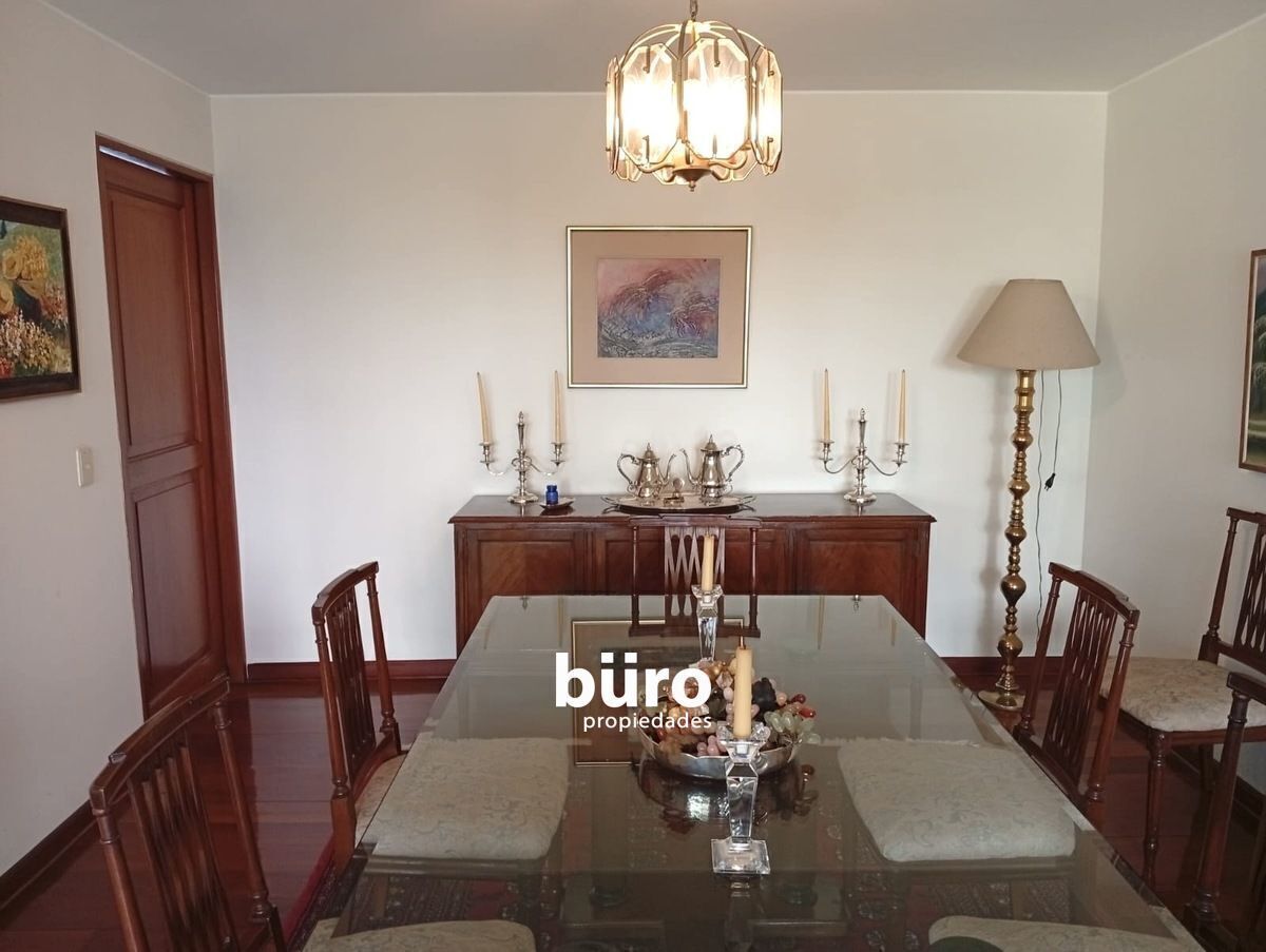 4 de 10: Comedor Principal con Vista al Boulevard Roosevelt