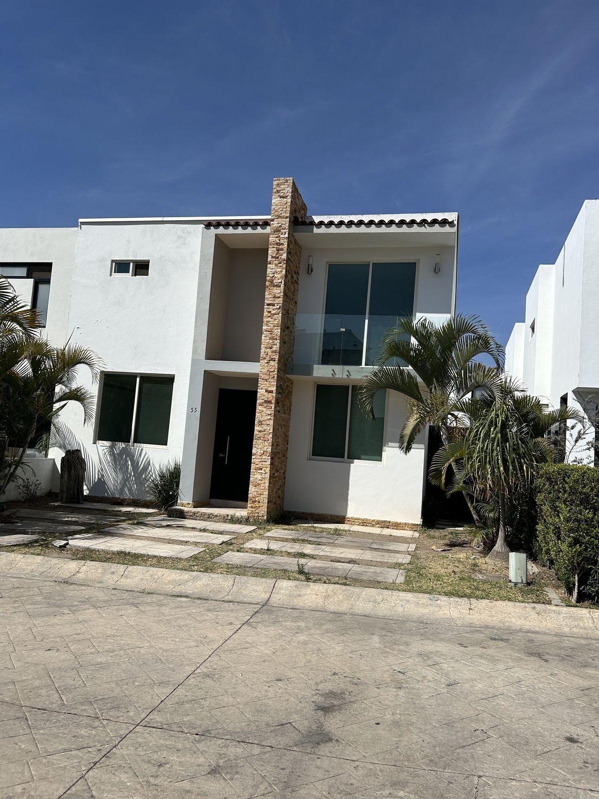 2 de 38: Casa en Renta en Provenza, junto a Punto Sur | Casa Club Inc