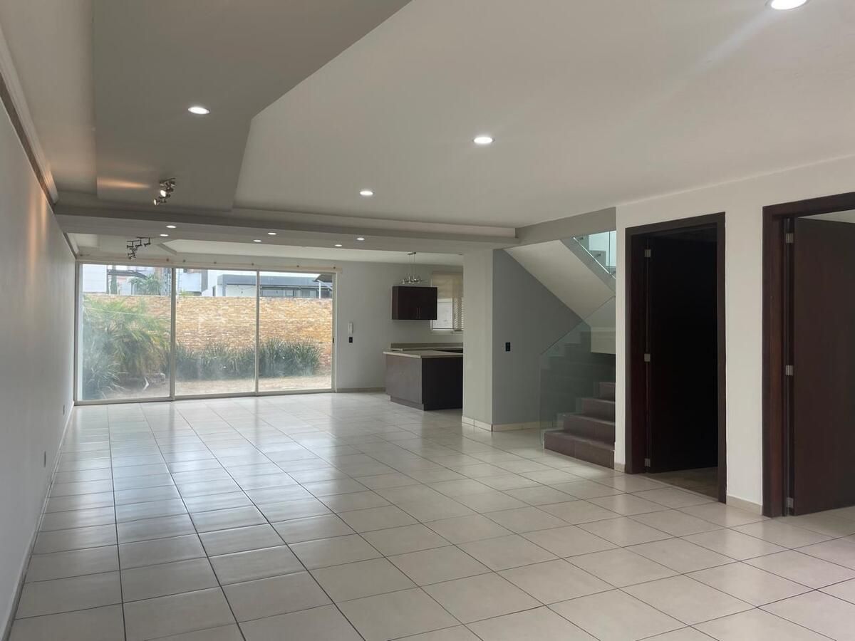 3 de 38: Casa en Renta en Provenza, junto a Punto Sur | Casa Club Inc