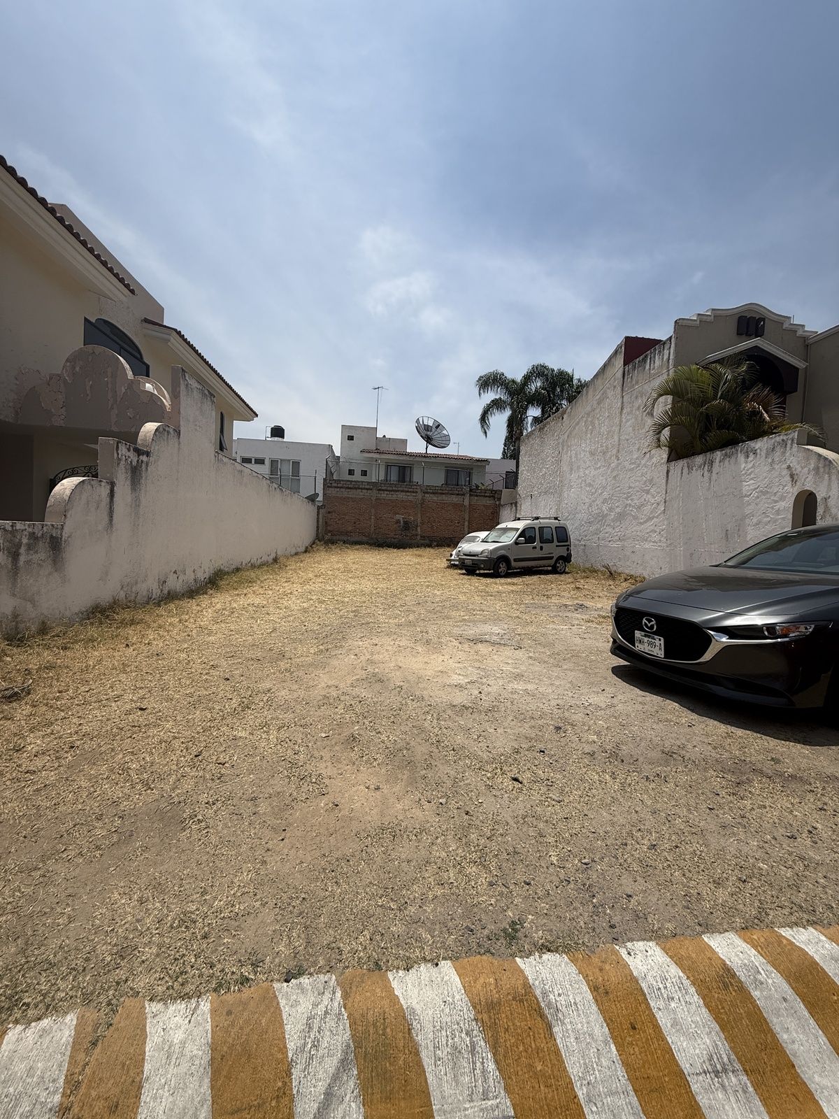 1 of 8: Terreno