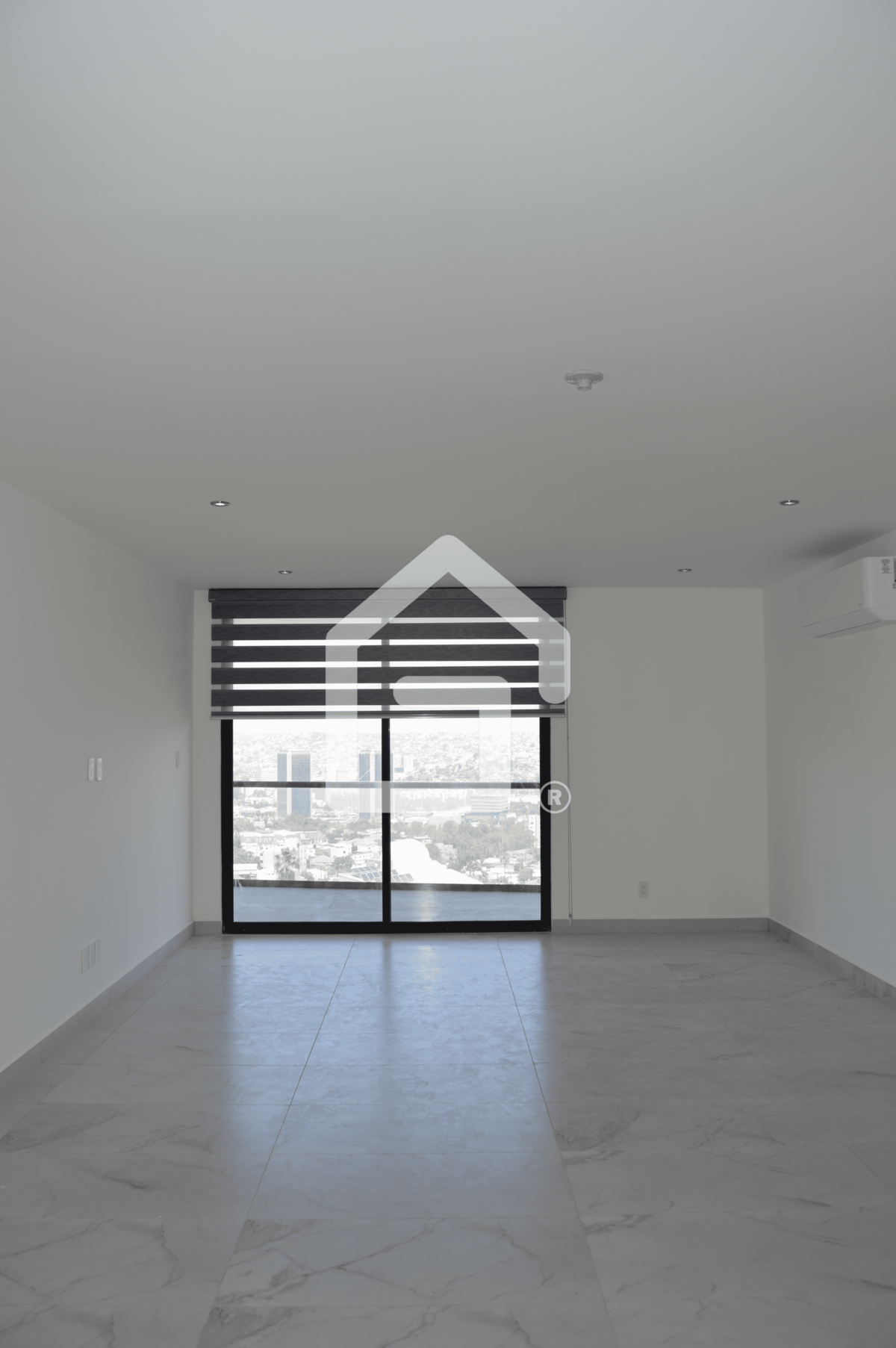 5 of 27: Sala