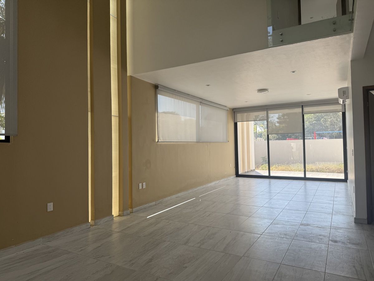 3 de 13: Sala comedor