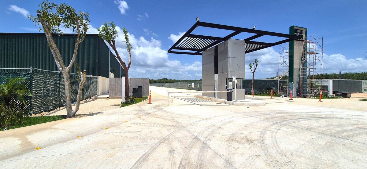4 of 11: ACCESO PARQUE
