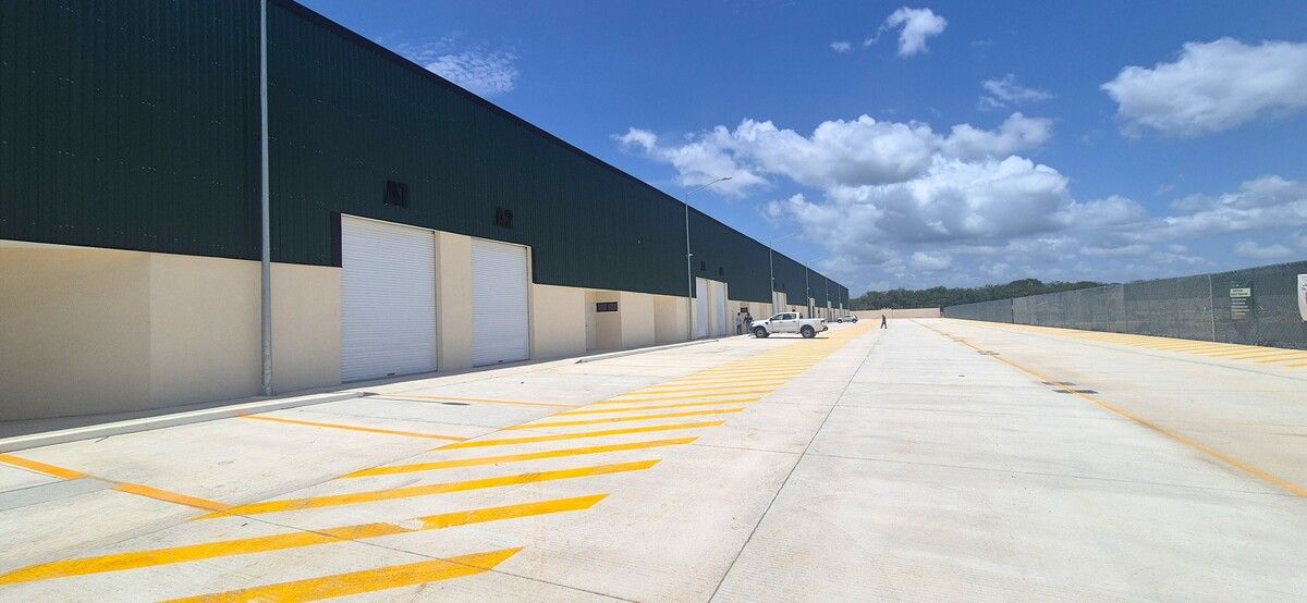 1 of 11: BODEGAS 243 m2