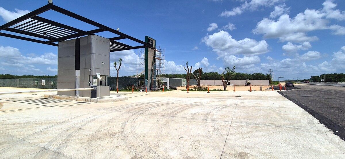 3 of 11: ACCESO PARQUE
