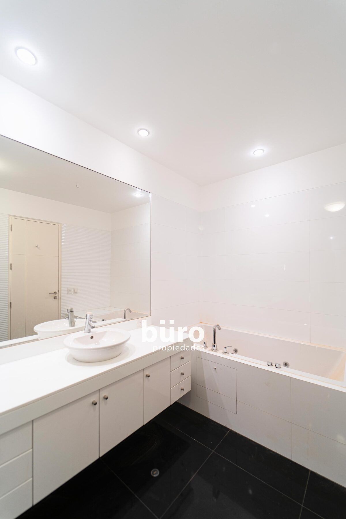11 de 20: Baño de Ella