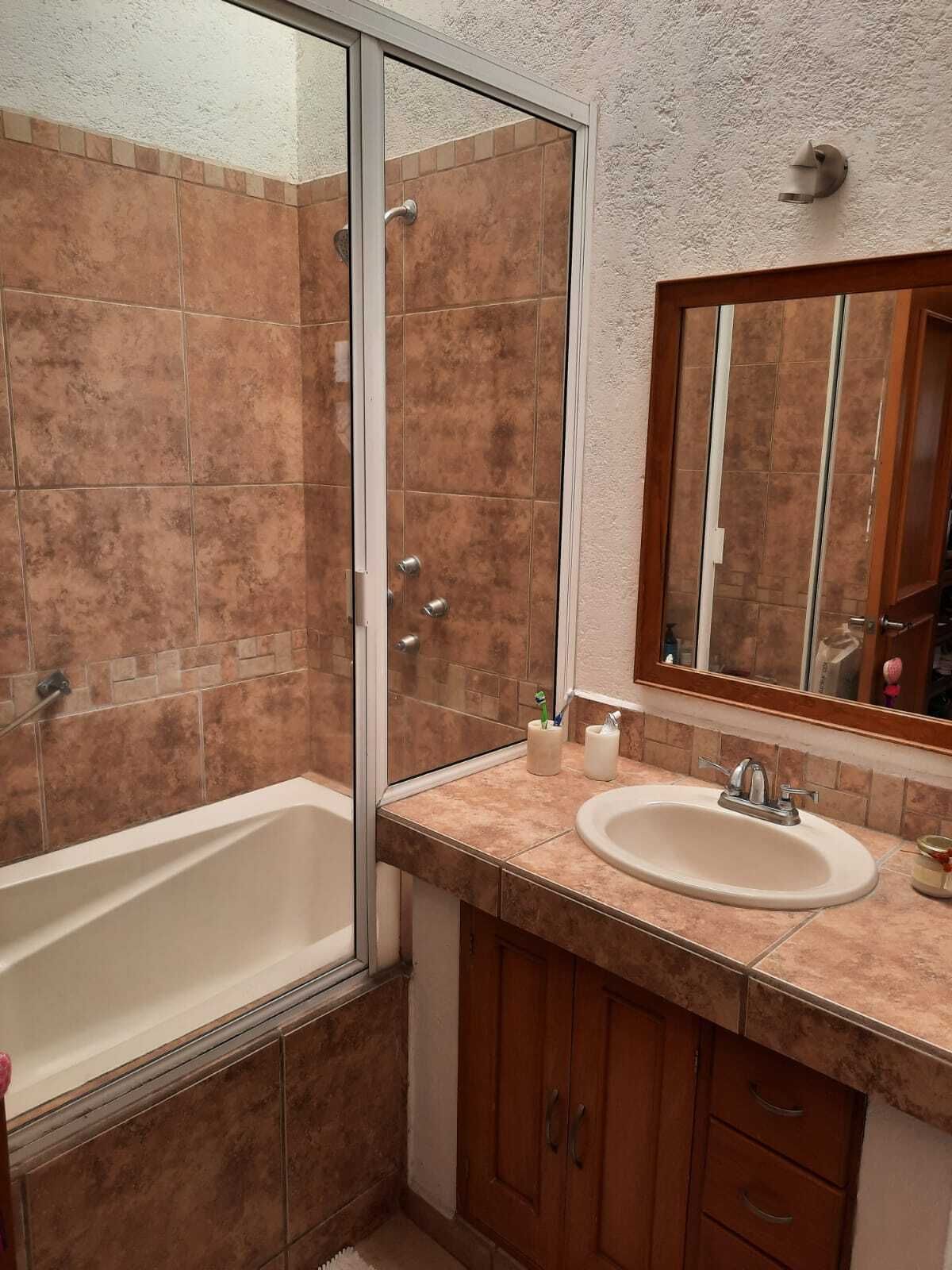 18 of 22: Baño principal