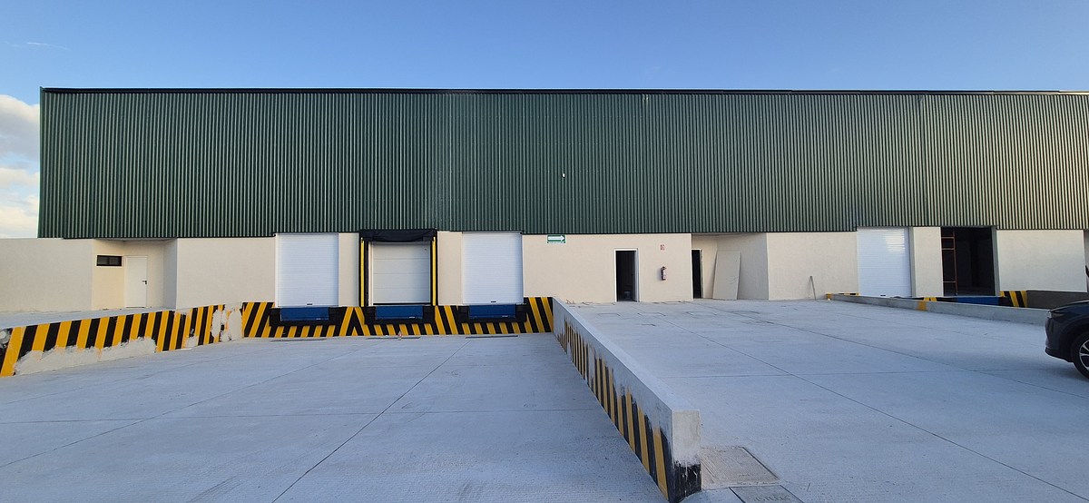 2 de 9: ANDEN Y BODEGAS