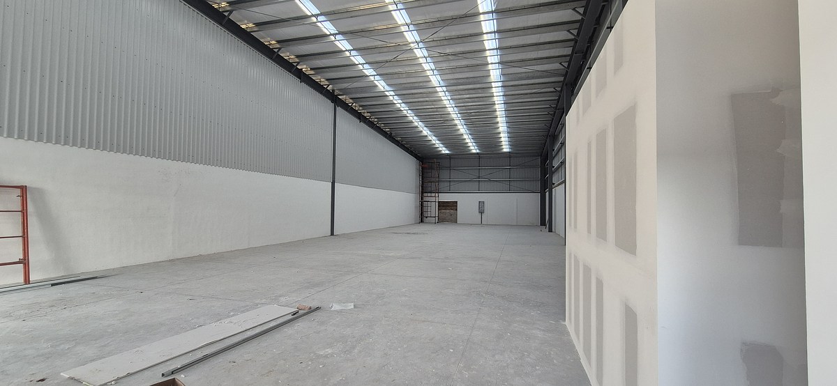 7 de 9: INTERIOR BODEGAS 423 m2