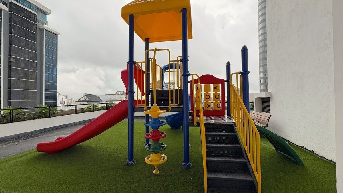 19 de 24: Dos (2) areas de niños