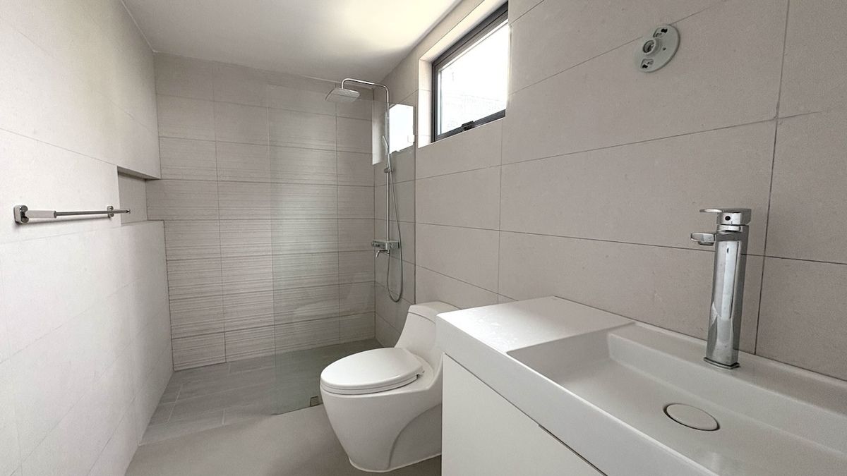 15 de 24: Baño habitación principal