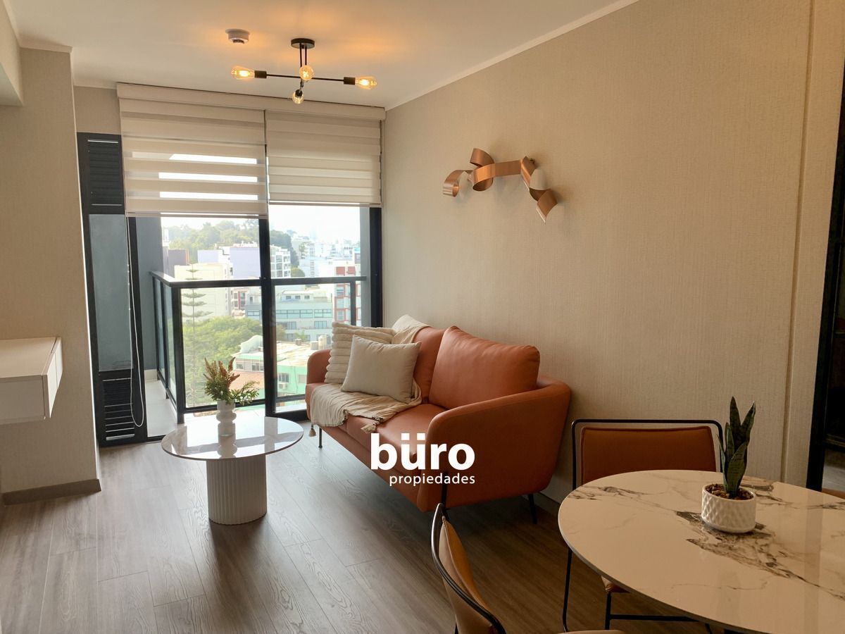2 de 22: Living Comedor y Balcón