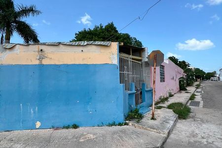 CASA NA ESQUINA COM AMPLA TERRENO EM SAN DAMIAN, GARCIA GINERES