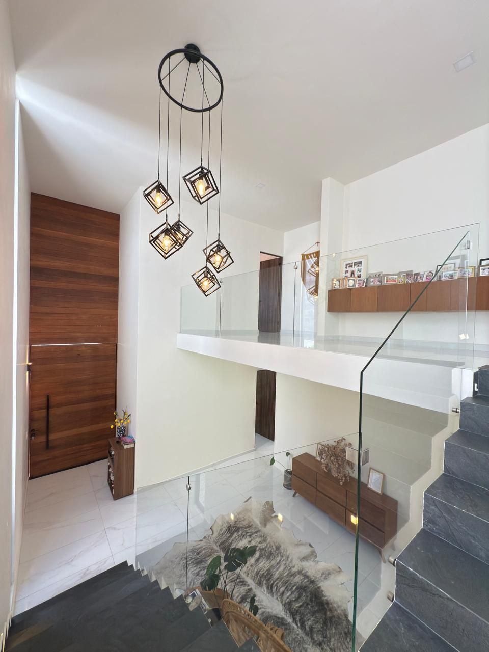 4 de 18: HALL