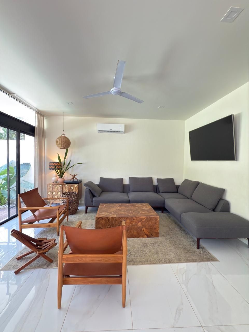 5 de 18: SALA/LIVING ROOM