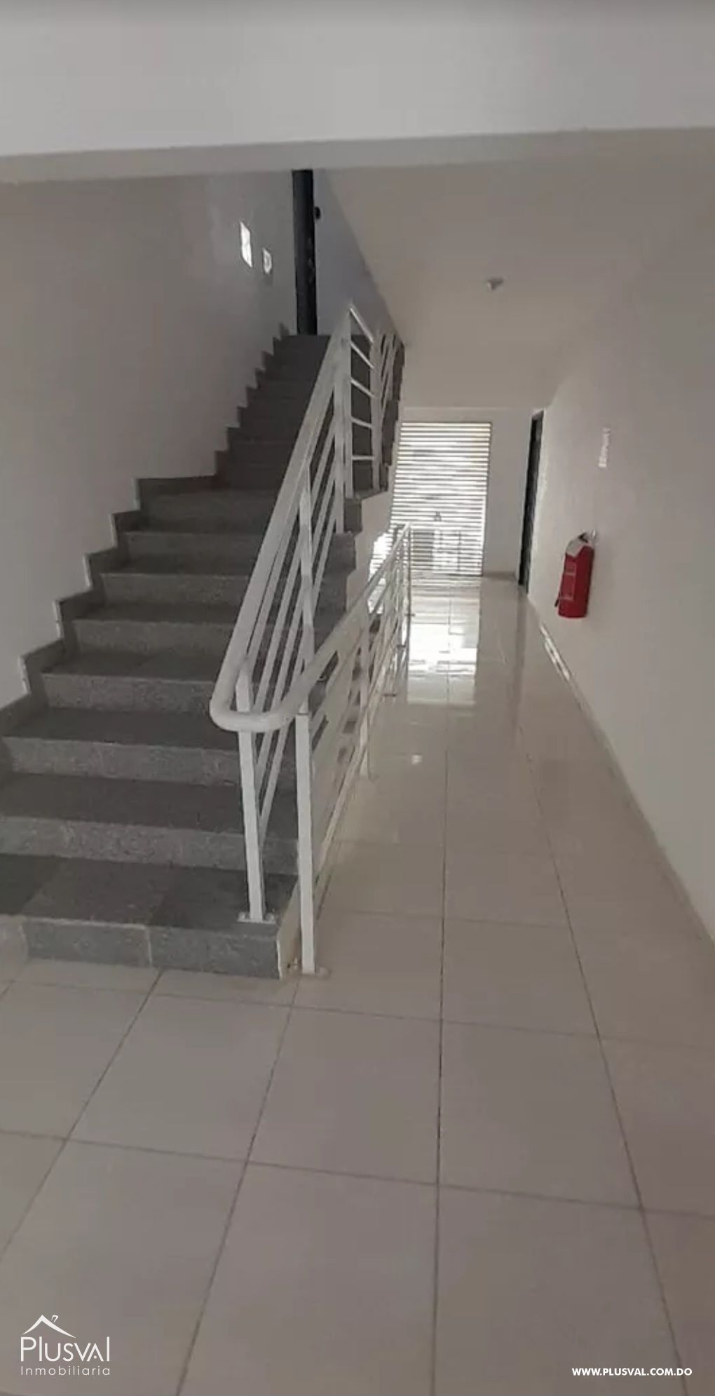 3 de 8: Escalera común