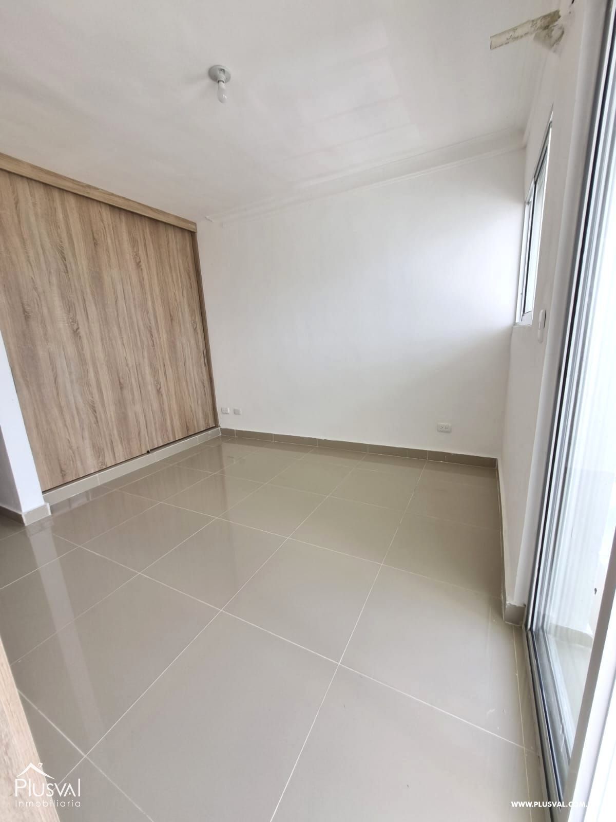 5 of 13: Habitación