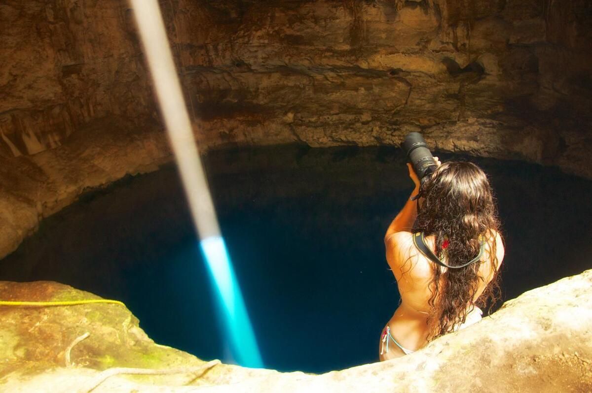 1 of 11: Vista del cenote desde arriba