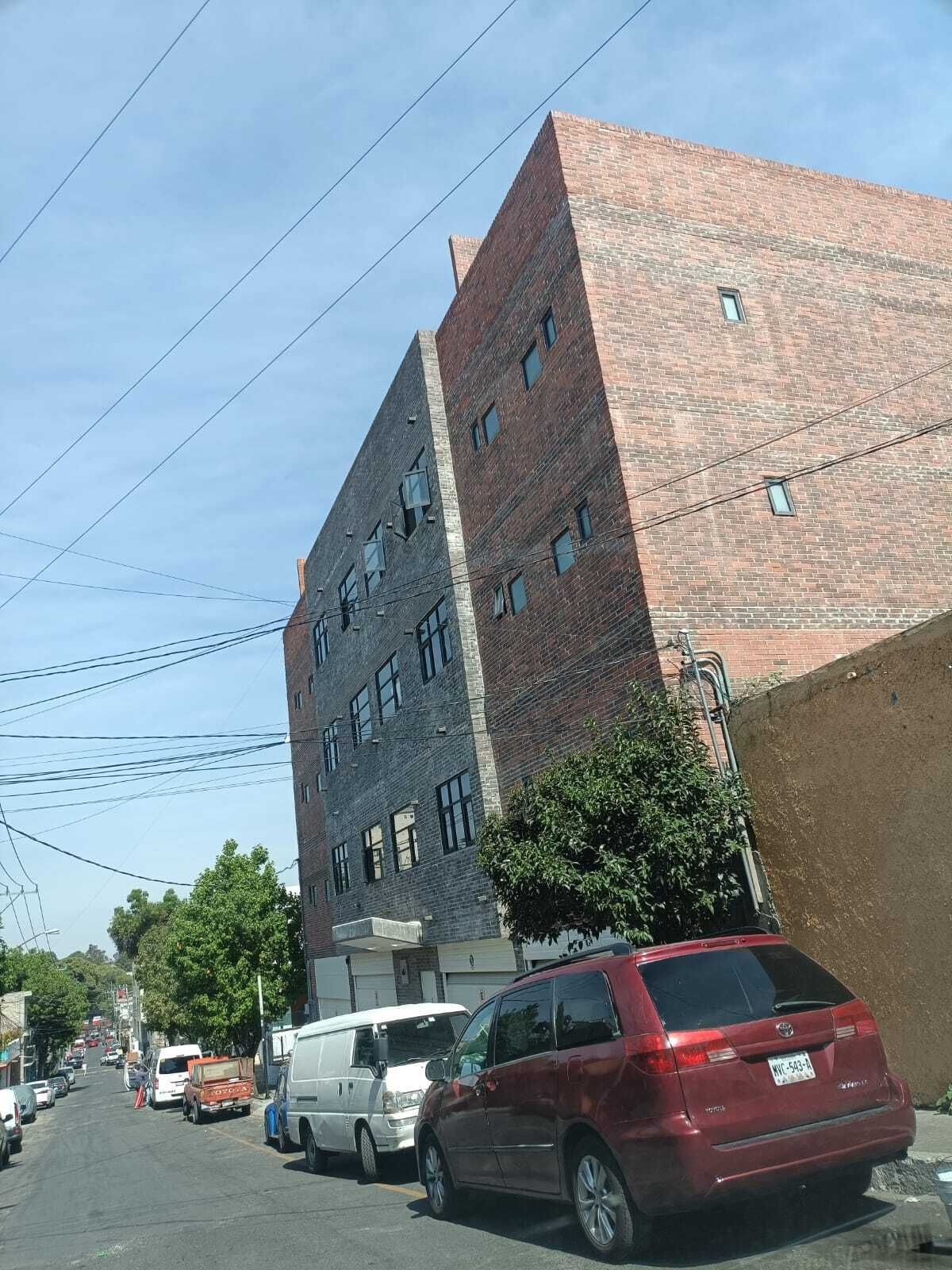9 de 10: Edificio en la misma calle, construido hace menos de 2 años