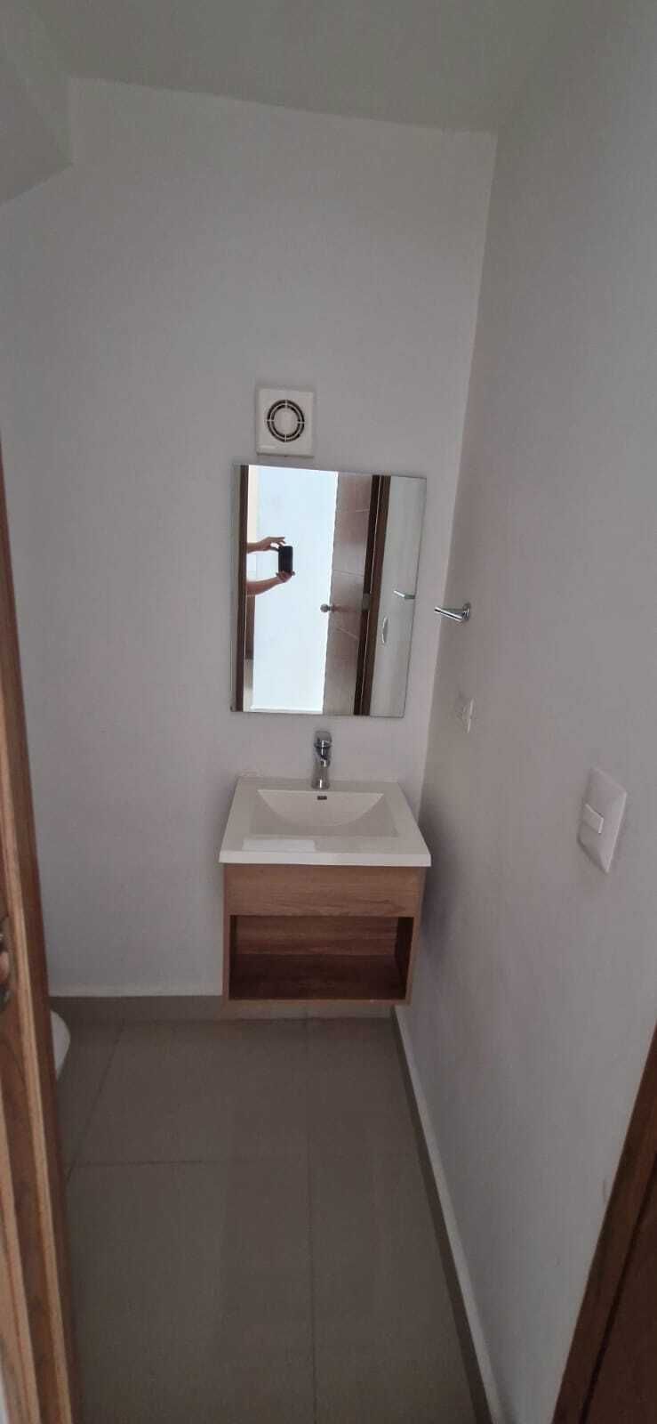 4 of 14: MEDIO BAÑO