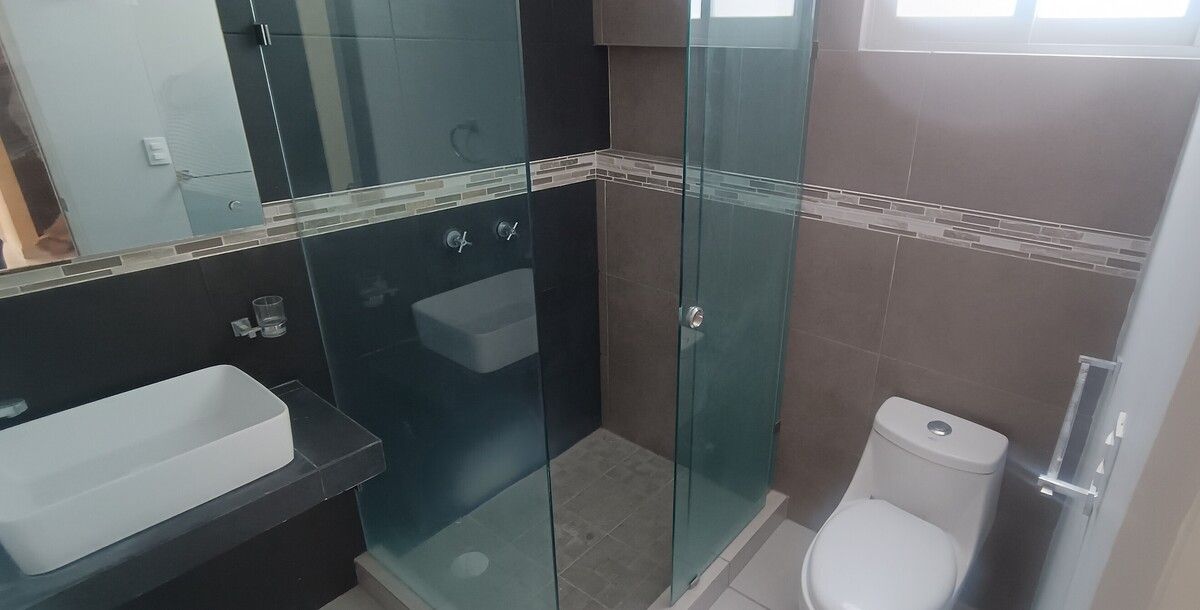 25 of 25: Planta Alta -  Baño Completo Recámara #4