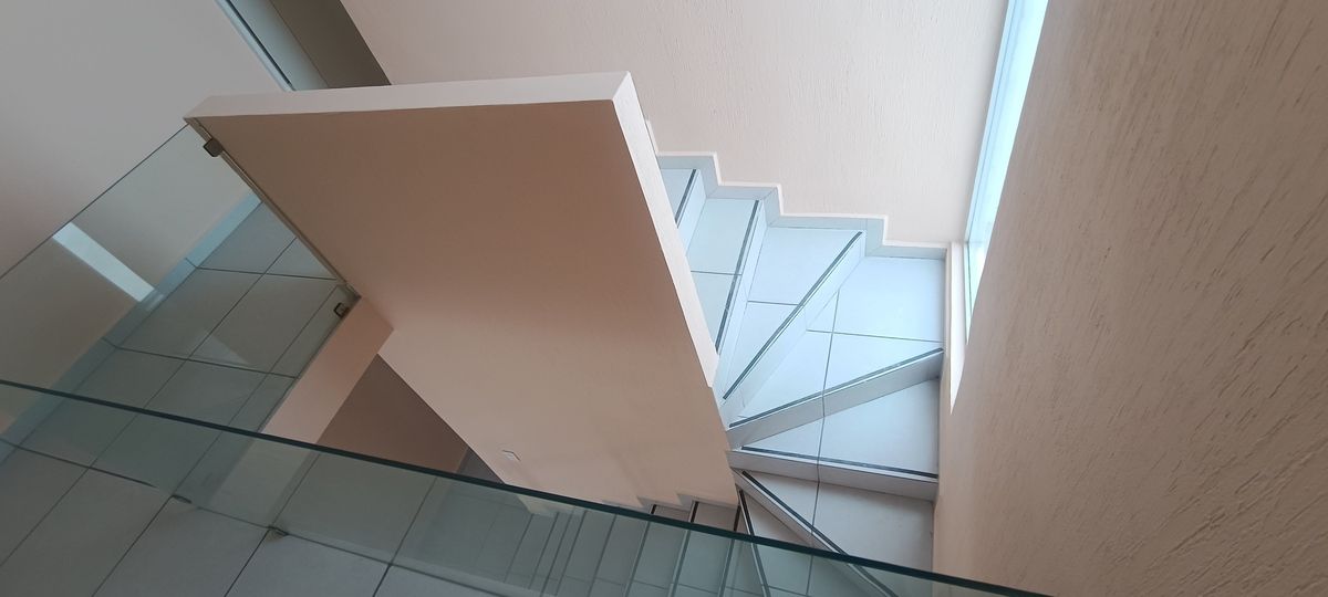 13 of 25: Planta Alta -  Escaleras