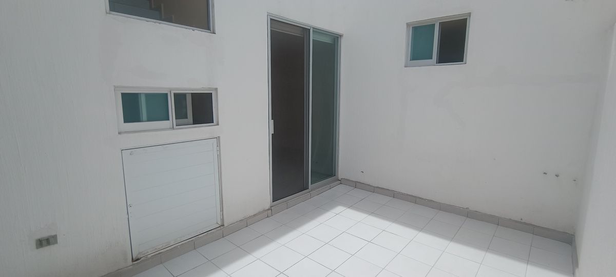 8 of 25: Planta Baja - Terraza