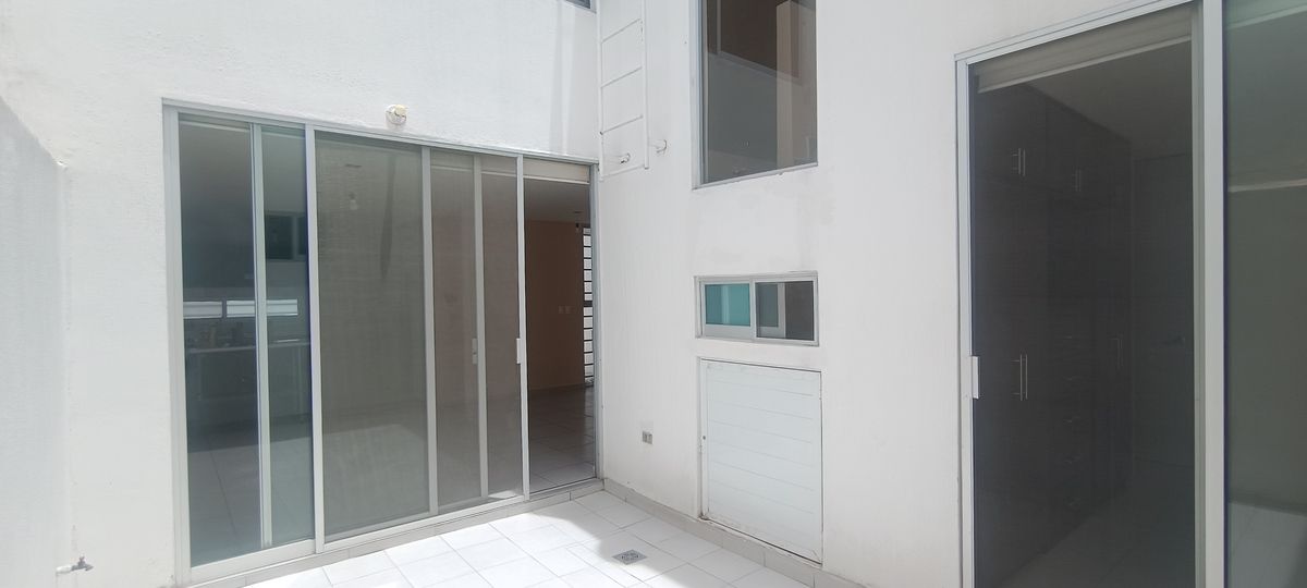 7 of 25: Planta Baja - Terraza