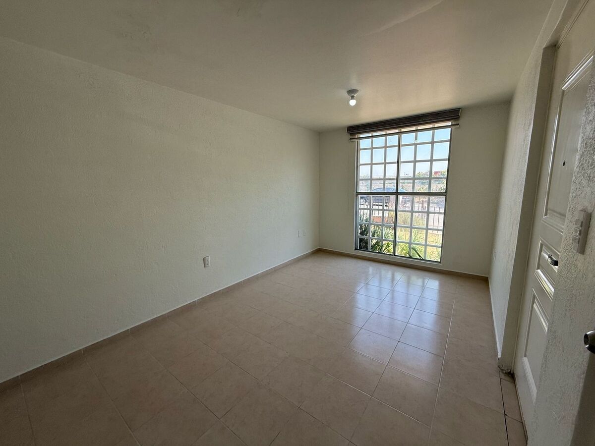 4 of 30: Sala
