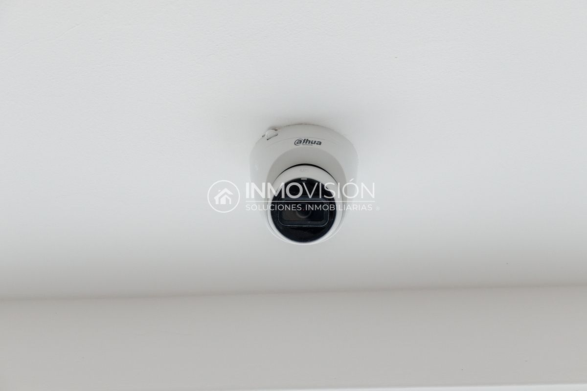 27 de 48: Cámara de seguridad.