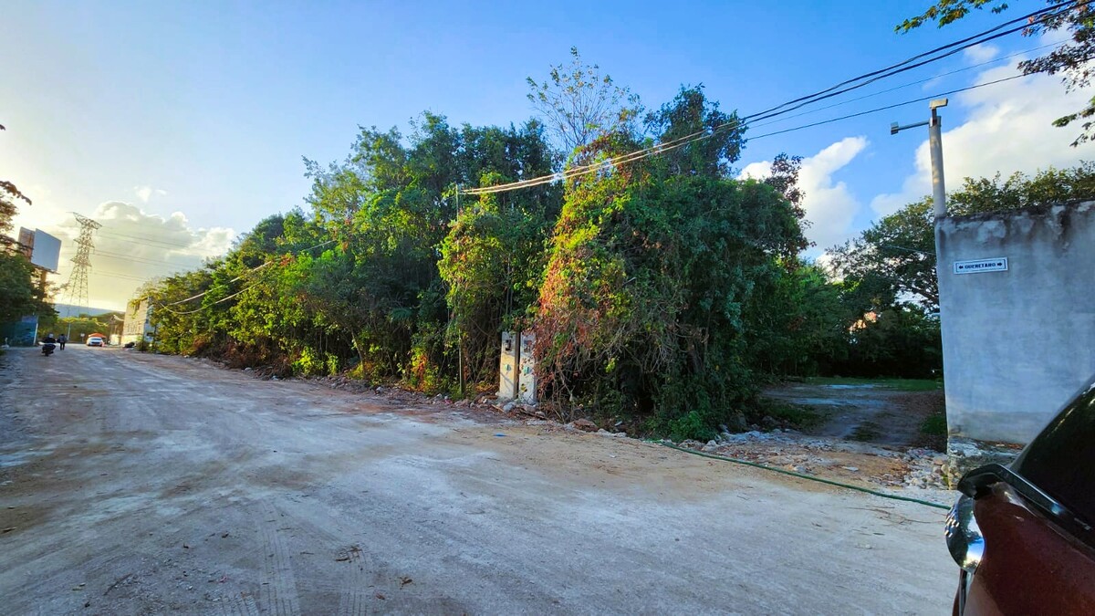 6 de 9: EN VENTA TERRENO AVENIDA HUAYACAN CANCUN