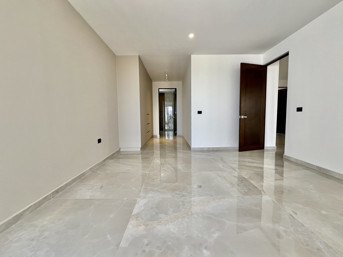20 de 24: Amplias habitaciones secundarias