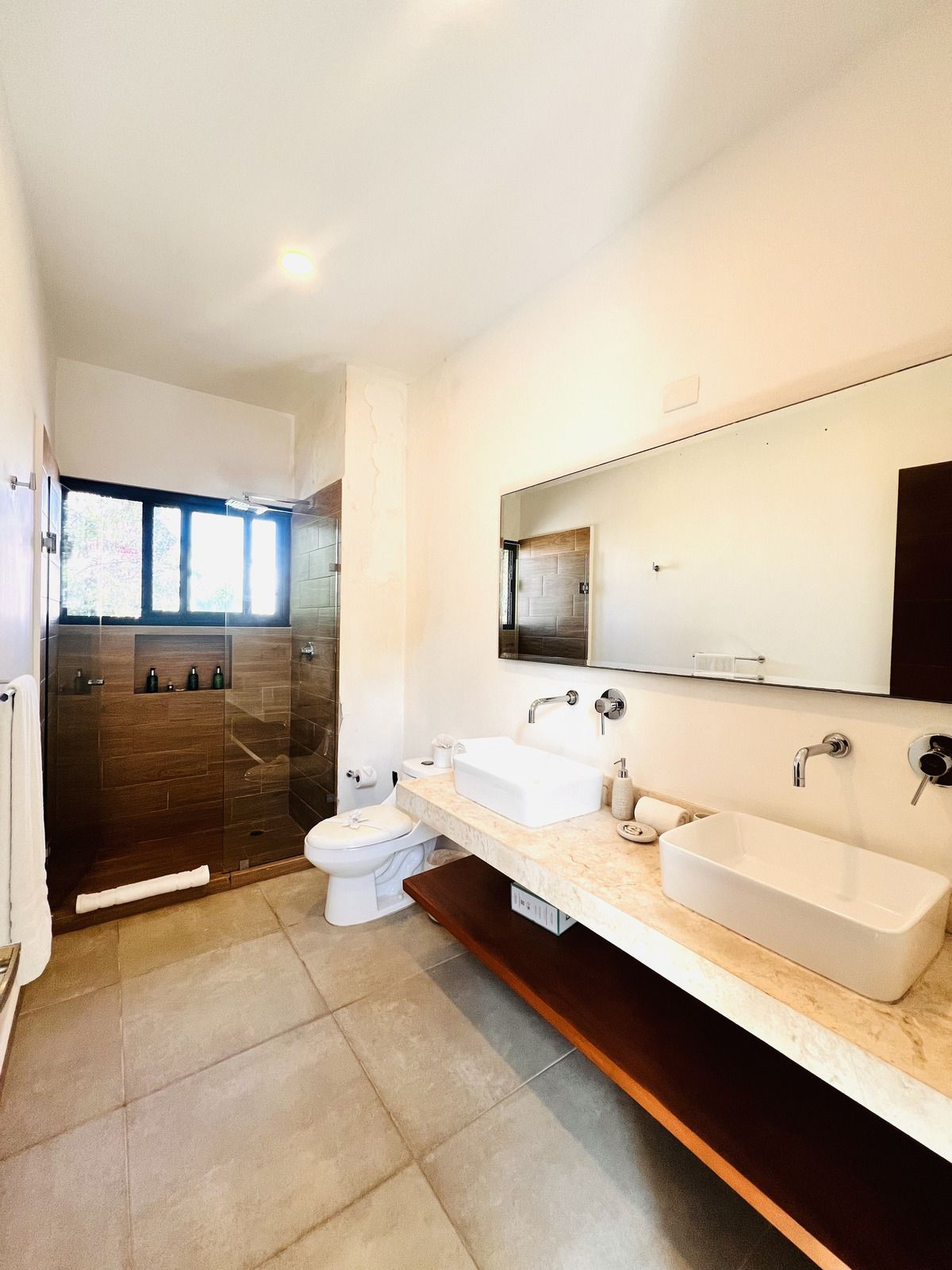 8 of 22: Baño recamara principal