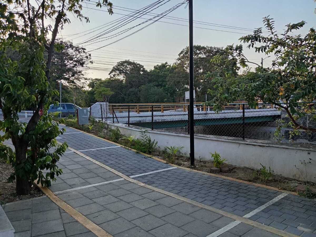 3 de 22: VISTA EXTERIOR LADO IZQUIERDO