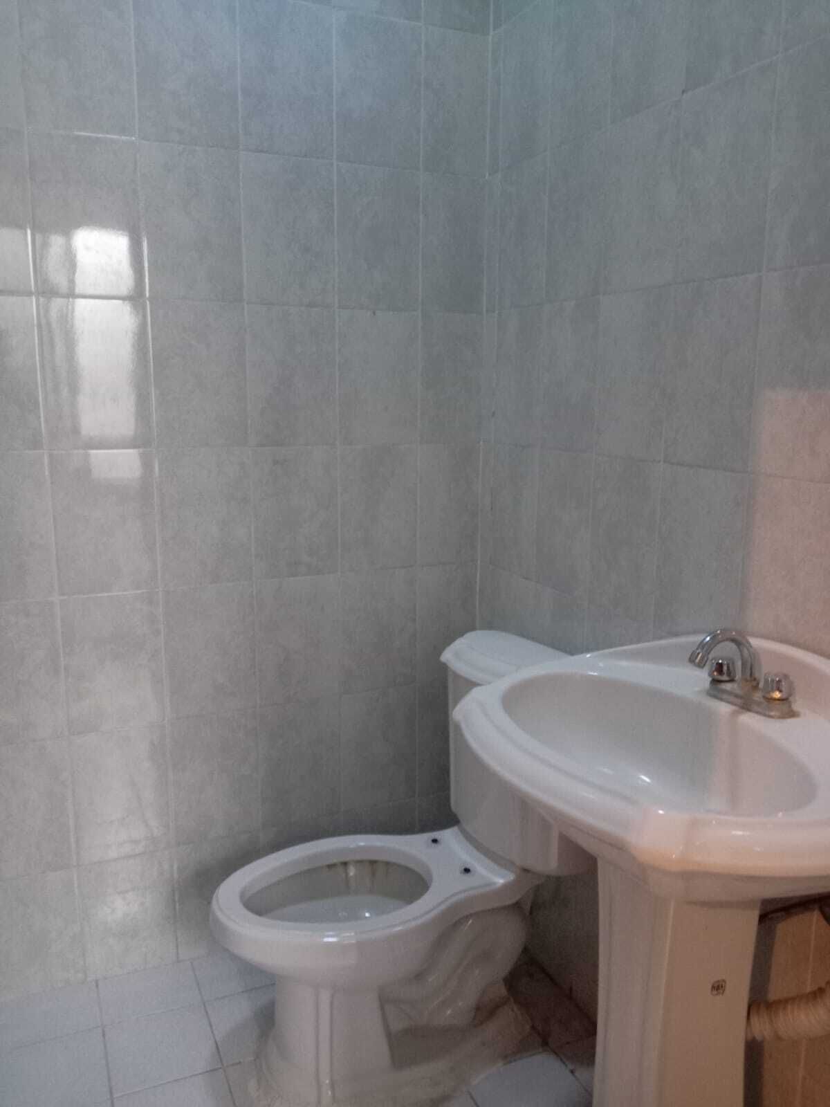 18 de 22: MEDIO BAÑO PRIMER NIVEL