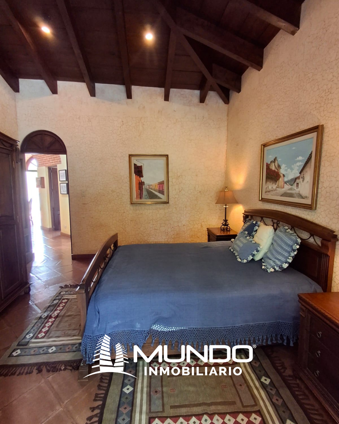 25 de 34: Habitación secundaria y balcón