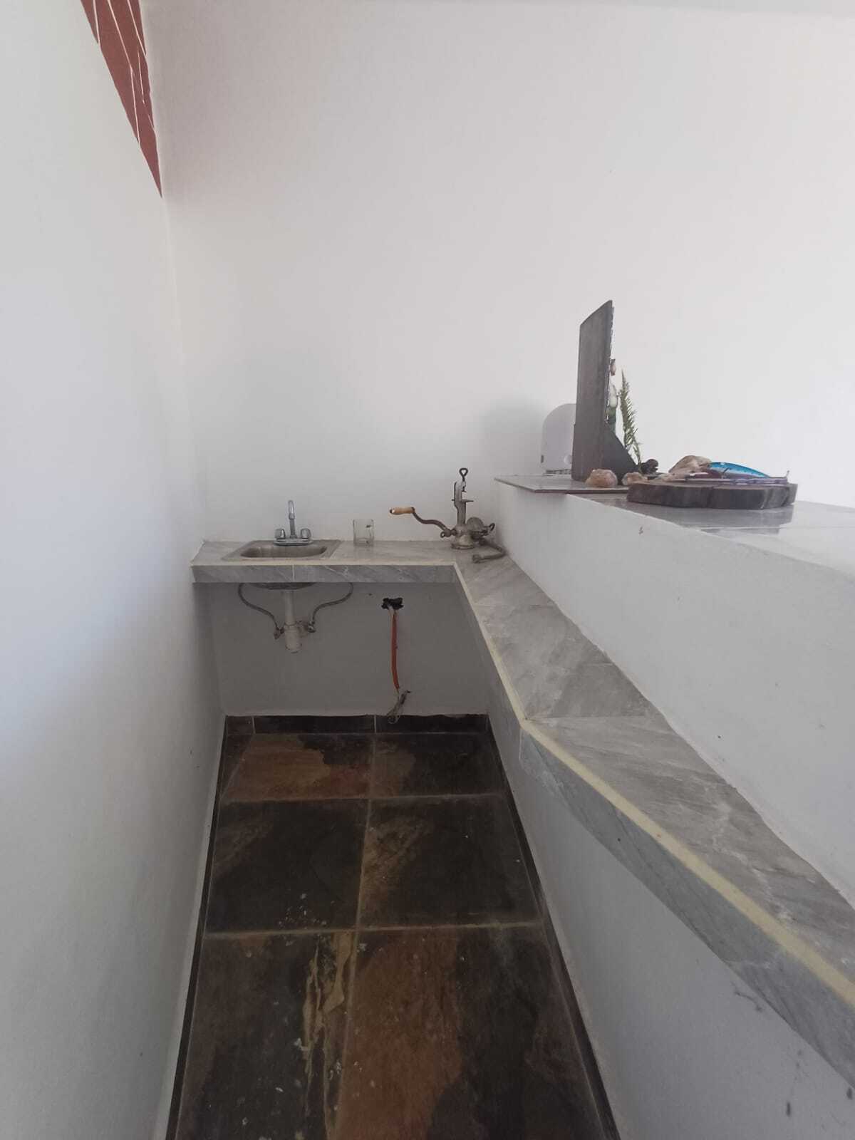 27 de 32: Barra y tarja en terraza