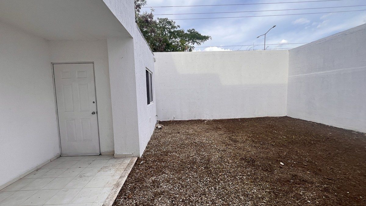 9 de 20: PATIO CON ÁREA DE LAVADO