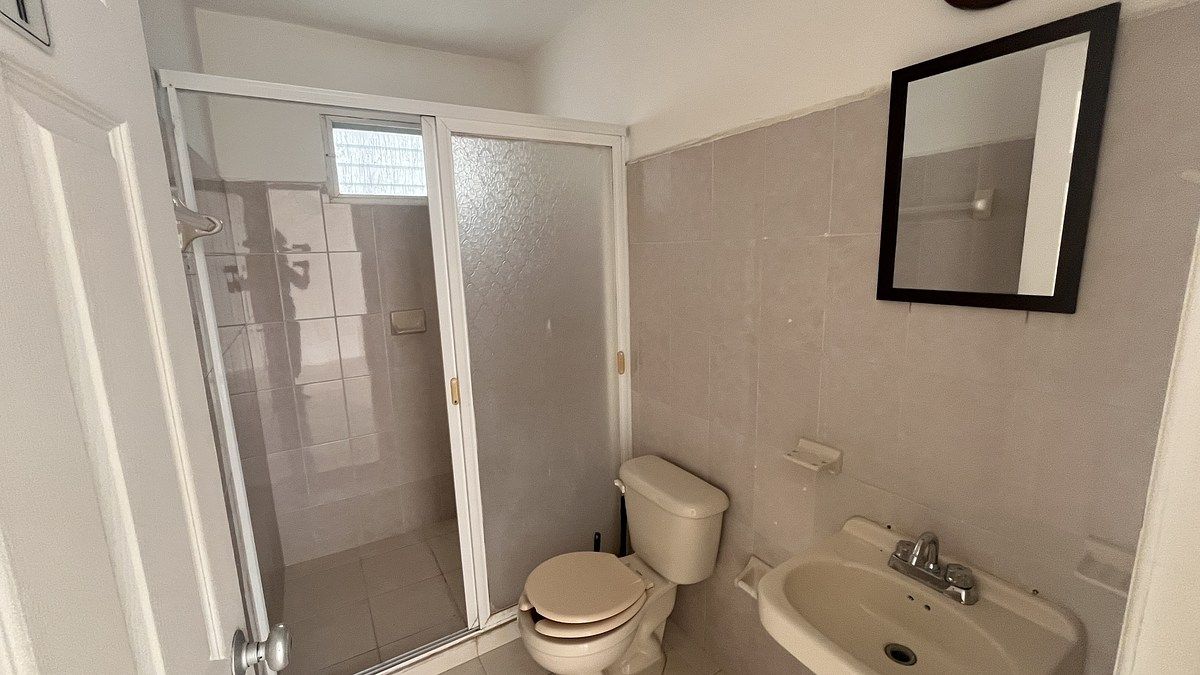 18 de 20: BAÑO COMPARTIDO