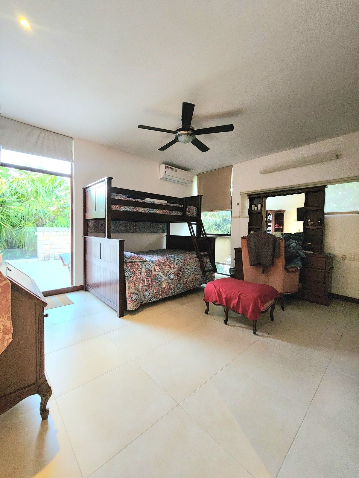 12 of 18: Habitación secundaria en planta alta
