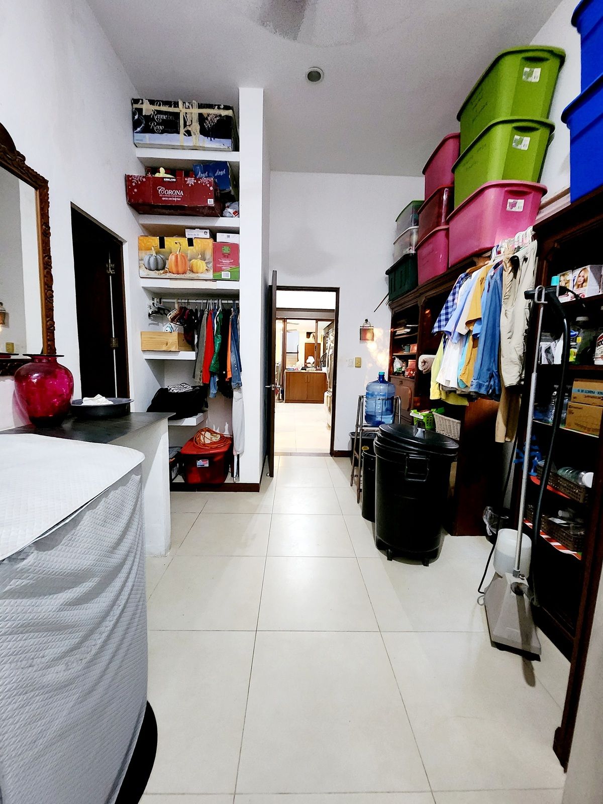 15 of 18: Cuarto de servicio en planta baja