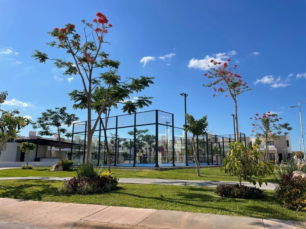 1 of 12: Area recreativa