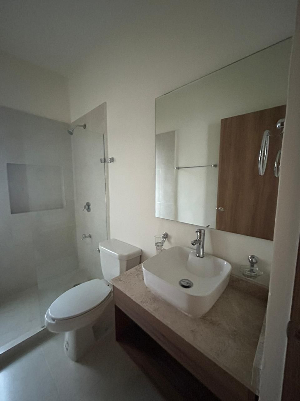 5 of 12: Baño
