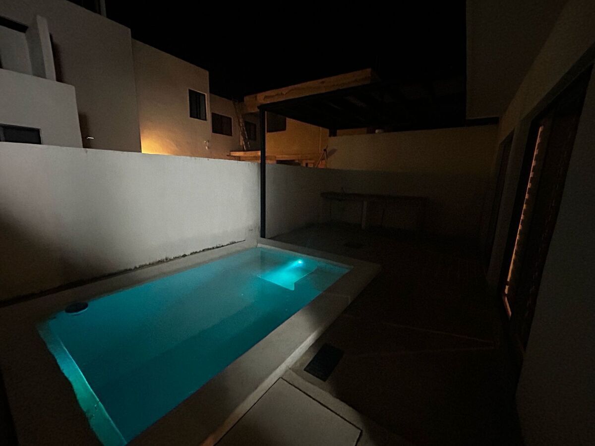 8 of 12: Piscina Privada