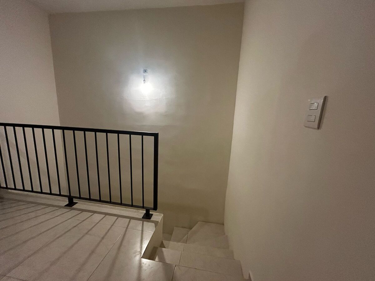 10 of 12: Escaleras