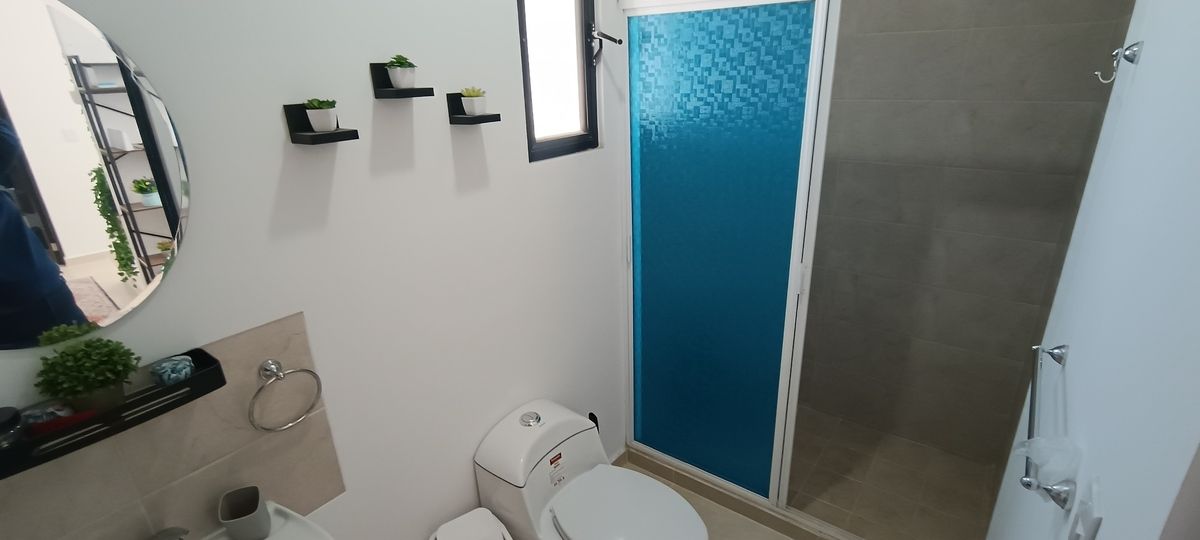 26 de 31: Planta Alta - Baño Completo
